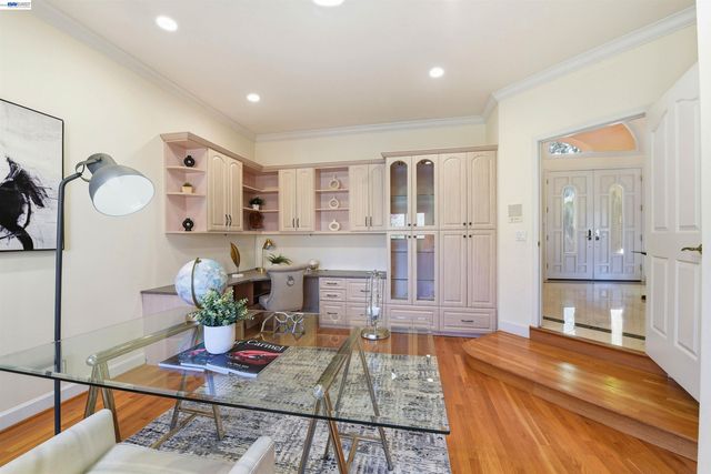 12800 Clausen Ct, Los Altos Hills, CA 94022