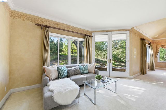 12800 Clausen Ct, Los Altos Hills, CA 94022