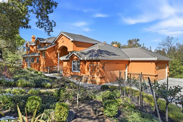 12800 Clausen Ct, Los Altos Hills, CA 94022