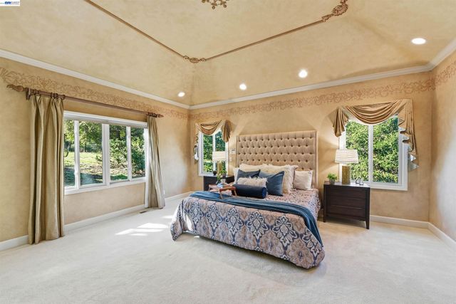 12800 Clausen Ct, Los Altos Hills, CA 94022