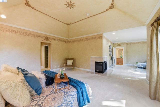 12800 Clausen Ct, Los Altos Hills, CA 94022