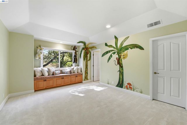 12800 Clausen Ct, Los Altos Hills, CA 94022