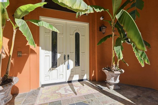 12800 Clausen Ct, Los Altos Hills, CA 94022