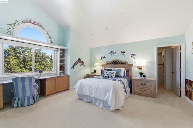 12800 Clausen Ct, Los Altos Hills, CA 94022