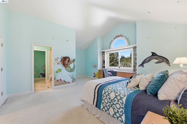 12800 Clausen Ct, Los Altos Hills, CA 94022