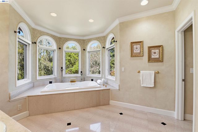 12800 Clausen Ct, Los Altos Hills, CA 94022