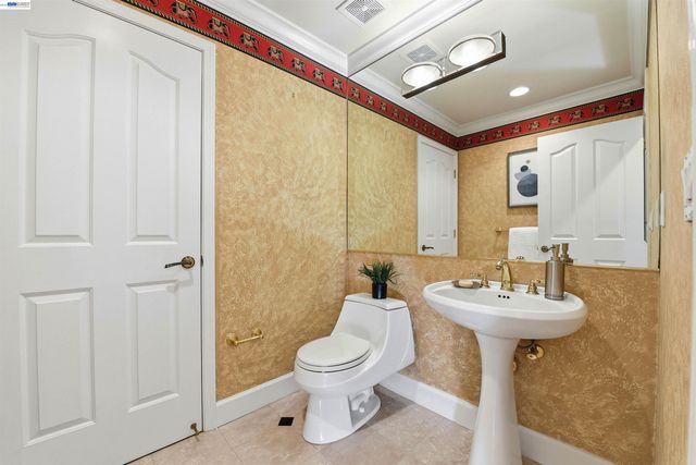 12800 Clausen Ct, Los Altos Hills, CA 94022