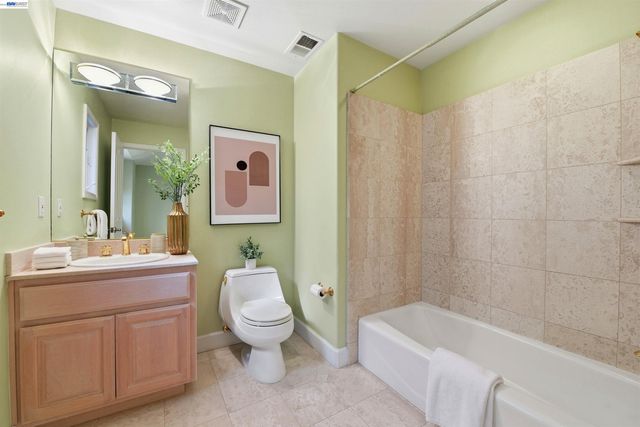 12800 Clausen Ct, Los Altos Hills, CA 94022