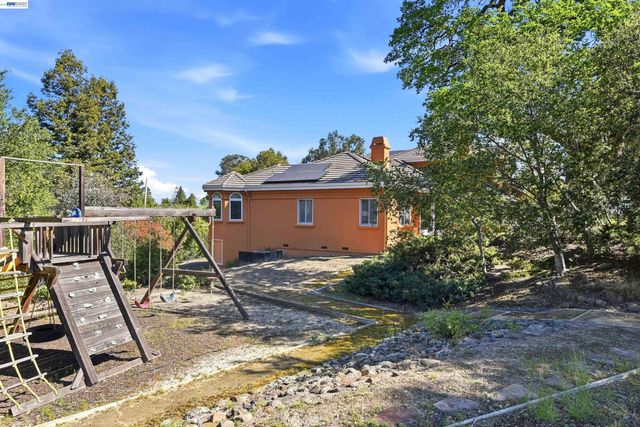 12800 Clausen Ct, Los Altos Hills, CA 94022