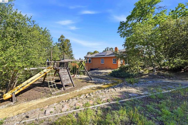 12800 Clausen Ct, Los Altos Hills, CA 94022