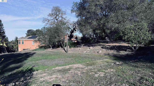 12800 Clausen Ct, Los Altos Hills, CA 94022