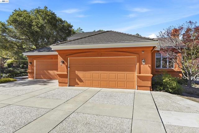 12800 Clausen Ct, Los Altos Hills, CA 94022