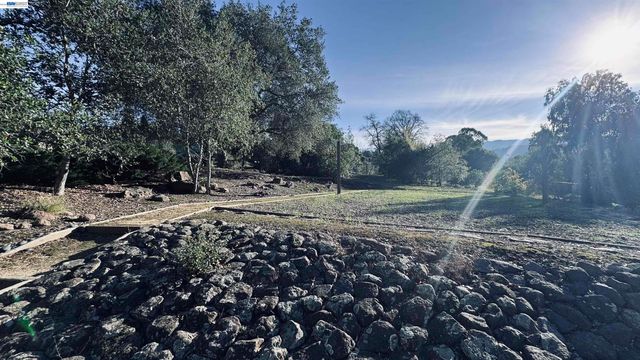 12800 Clausen Ct, Los Altos Hills, CA 94022