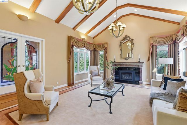 12800 Clausen Ct, Los Altos Hills, CA 94022