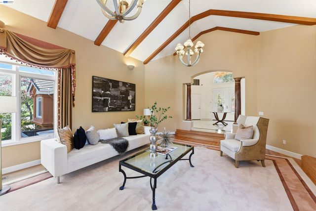 12800 Clausen Ct, Los Altos Hills, CA 94022