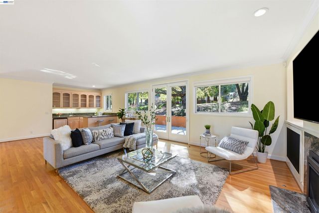 12800 Clausen Ct, Los Altos Hills, CA 94022