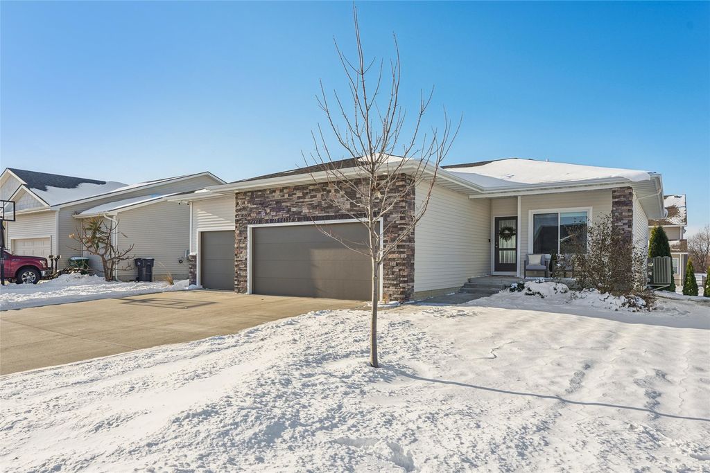 2902 SW Pleasant Street, Ankeny, IA 50023