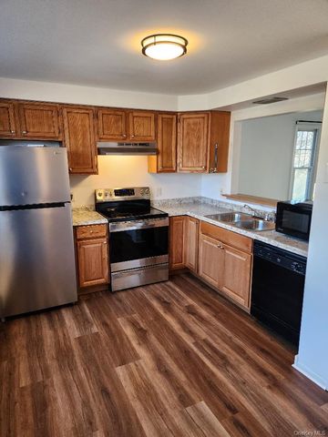 16 HARBOR HILL Court, Beacon, NY 12508