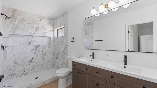 251 North Cimarron Road, Las Vegas, NV 89145