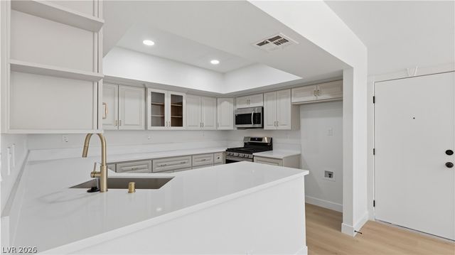 251 North Cimarron Road, Las Vegas, NV 89145
