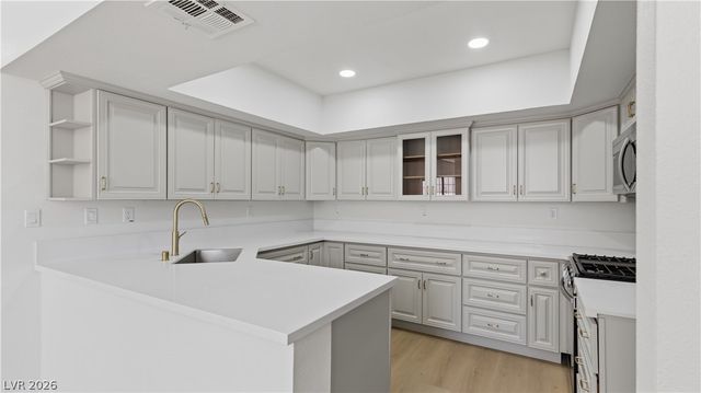 251 North Cimarron Road, Las Vegas, NV 89145