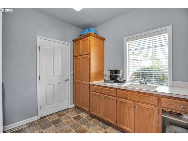 1116 GLAZEMEADOW St, Keizer, OR 97303