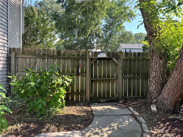 314 Riversedge DR, Hampton, VA 23669
