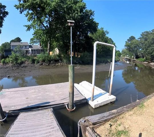 314 Riversedge DR, Hampton, VA 23669