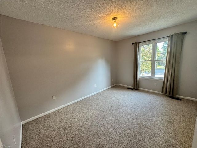 314 Riversedge DR, Hampton, VA 23669