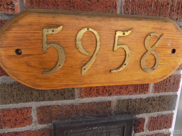 5958 Park Lane, St Louis, MO 63147