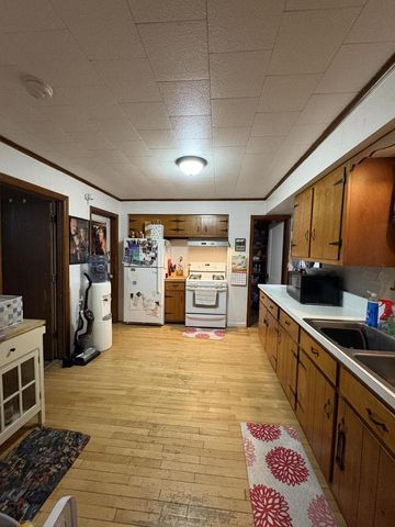 111 Fulton AVENUE, Oshkosh, WI 54901