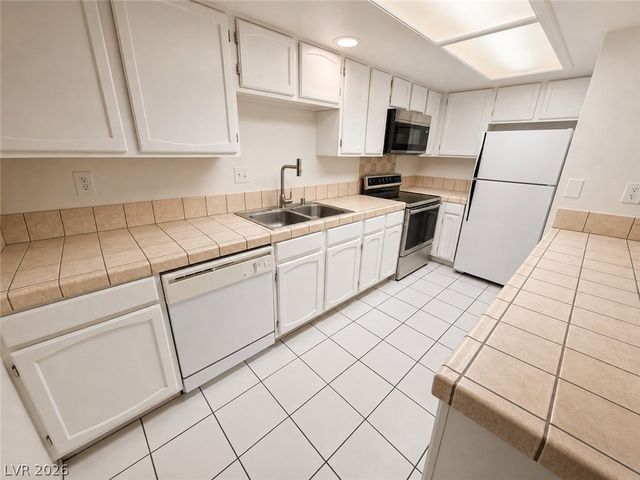 4211 Sanderling Circle 285, Las Vegas, NV 89103