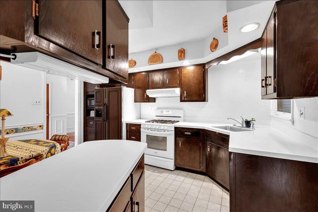 417 MONMOUTH DR, Cherry Hill, NJ 08002