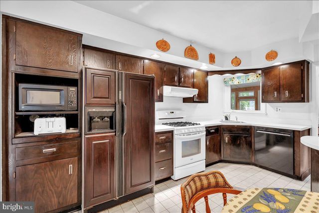 417 MONMOUTH DR, Cherry Hill, NJ 08002