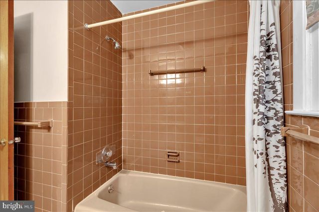 417 MONMOUTH DR, Cherry Hill, NJ 08002