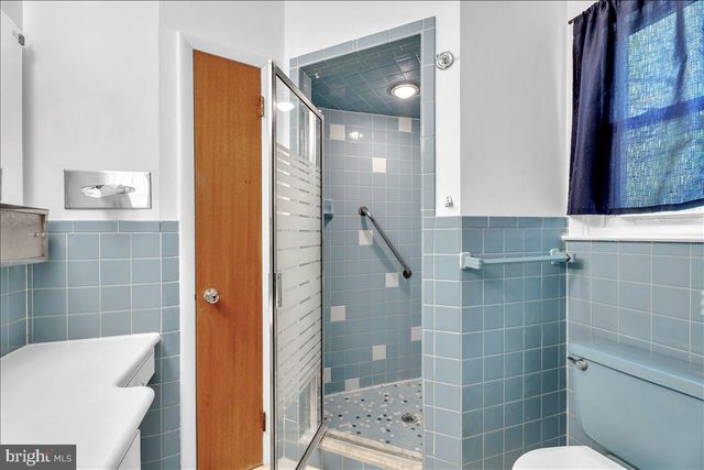 417 MONMOUTH DR, Cherry Hill, NJ 08002