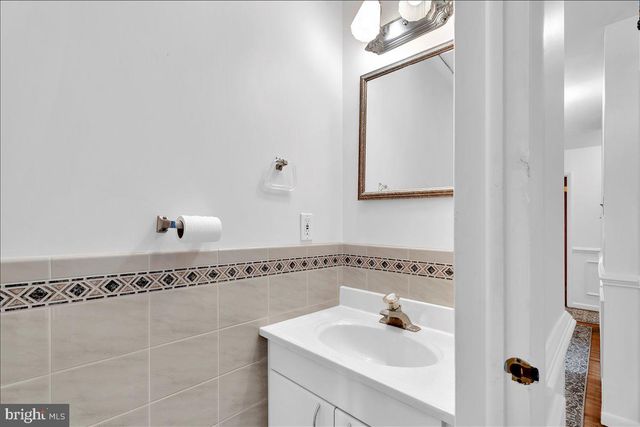 417 MONMOUTH DR, Cherry Hill, NJ 08002
