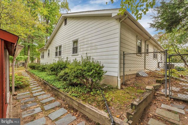 417 MONMOUTH DR, Cherry Hill, NJ 08002