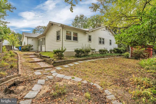 417 MONMOUTH DR, Cherry Hill, NJ 08002