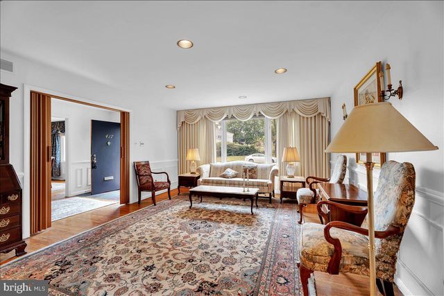 417 MONMOUTH DR, Cherry Hill, NJ 08002