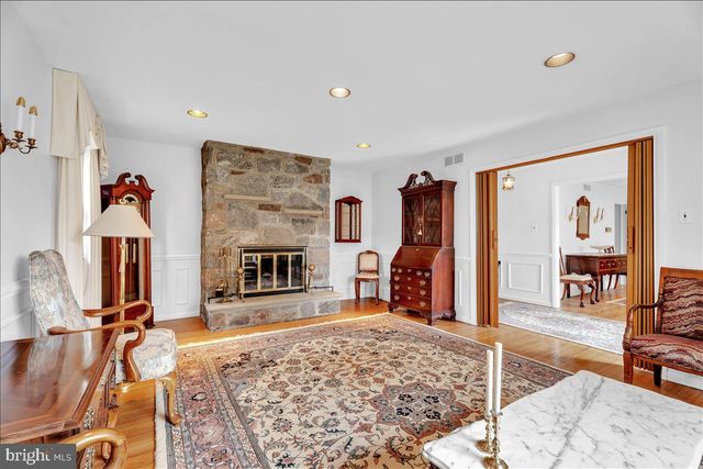417 MONMOUTH DR, Cherry Hill, NJ 08002