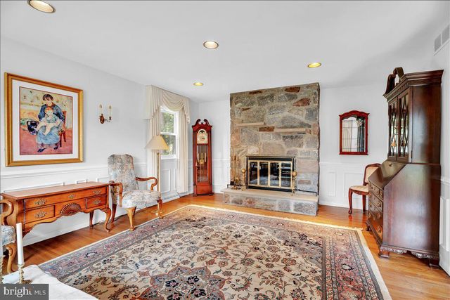417 MONMOUTH DR, Cherry Hill, NJ 08002