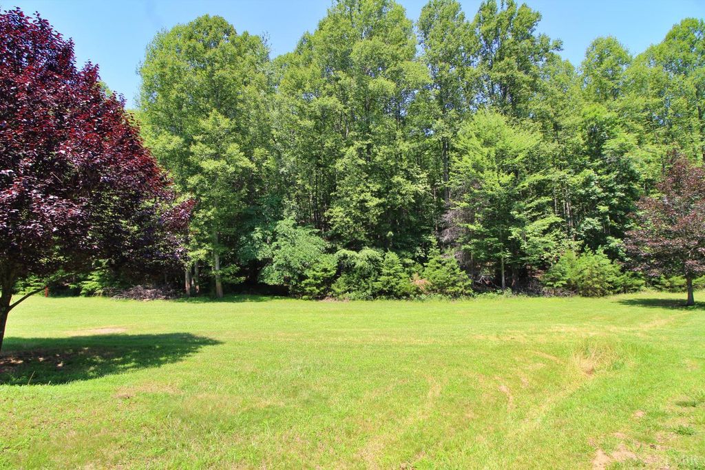 1 Smokey Hollow Road, Lynchburg, VA 24504