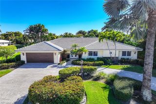 688 Parkview LN, Naples, FL 34103