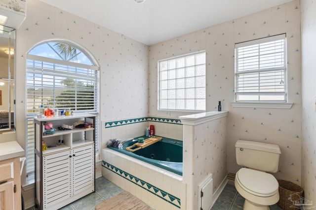 213 Clear Lake Dr, Pensacola, FL 32507