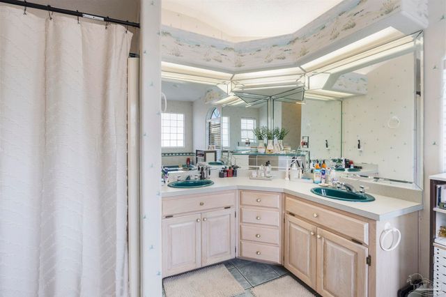 213 Clear Lake Dr, Pensacola, FL 32507