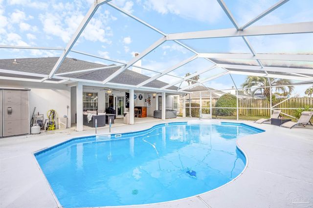 213 Clear Lake Dr, Pensacola, FL 32507