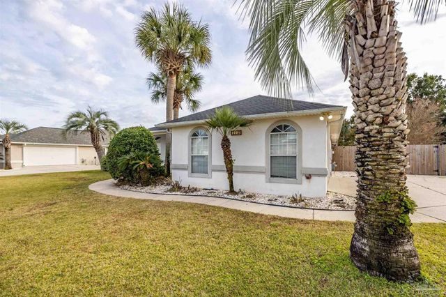 213 Clear Lake Dr, Pensacola, FL 32507