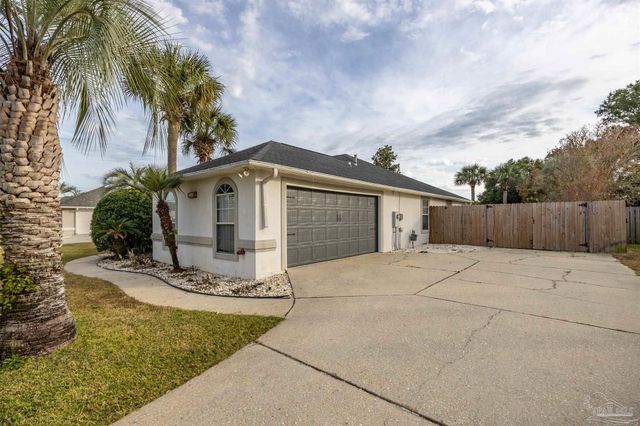 213 Clear Lake Dr, Pensacola, FL 32507