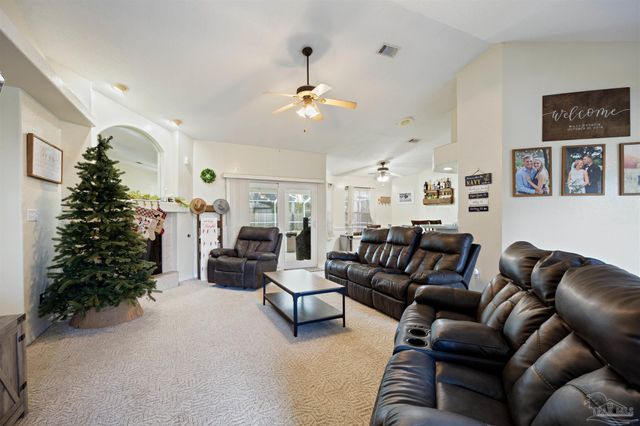 213 Clear Lake Dr, Pensacola, FL 32507